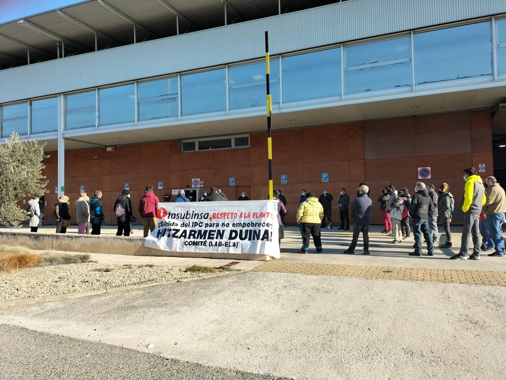 LAB y ELA denuncian el carácter antidemocrático de UGT y CCOO por no respetar la mayoría sindical en Tasubinsa