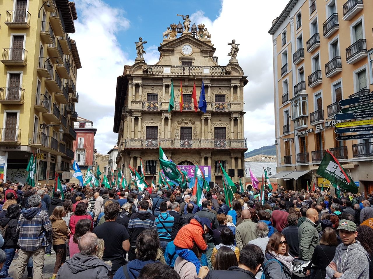 Más de 1.000 militantes de ELA reivindican en Iruña su autonomía sindical y su derecho a cambiar las cosas