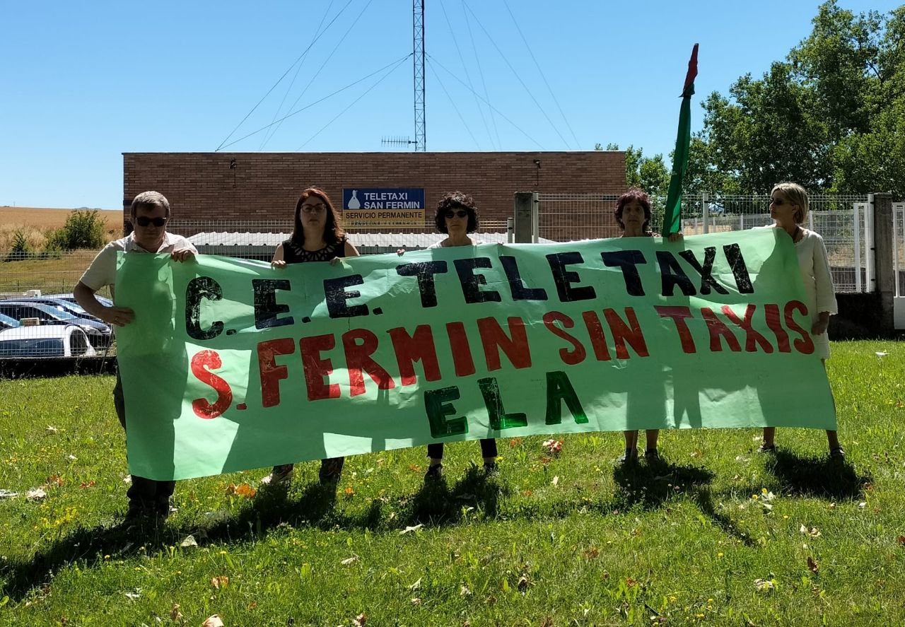 Más del 80% de la plantilla de Tele Taxi secunda la huelga indefinida que ha comenzado hoy