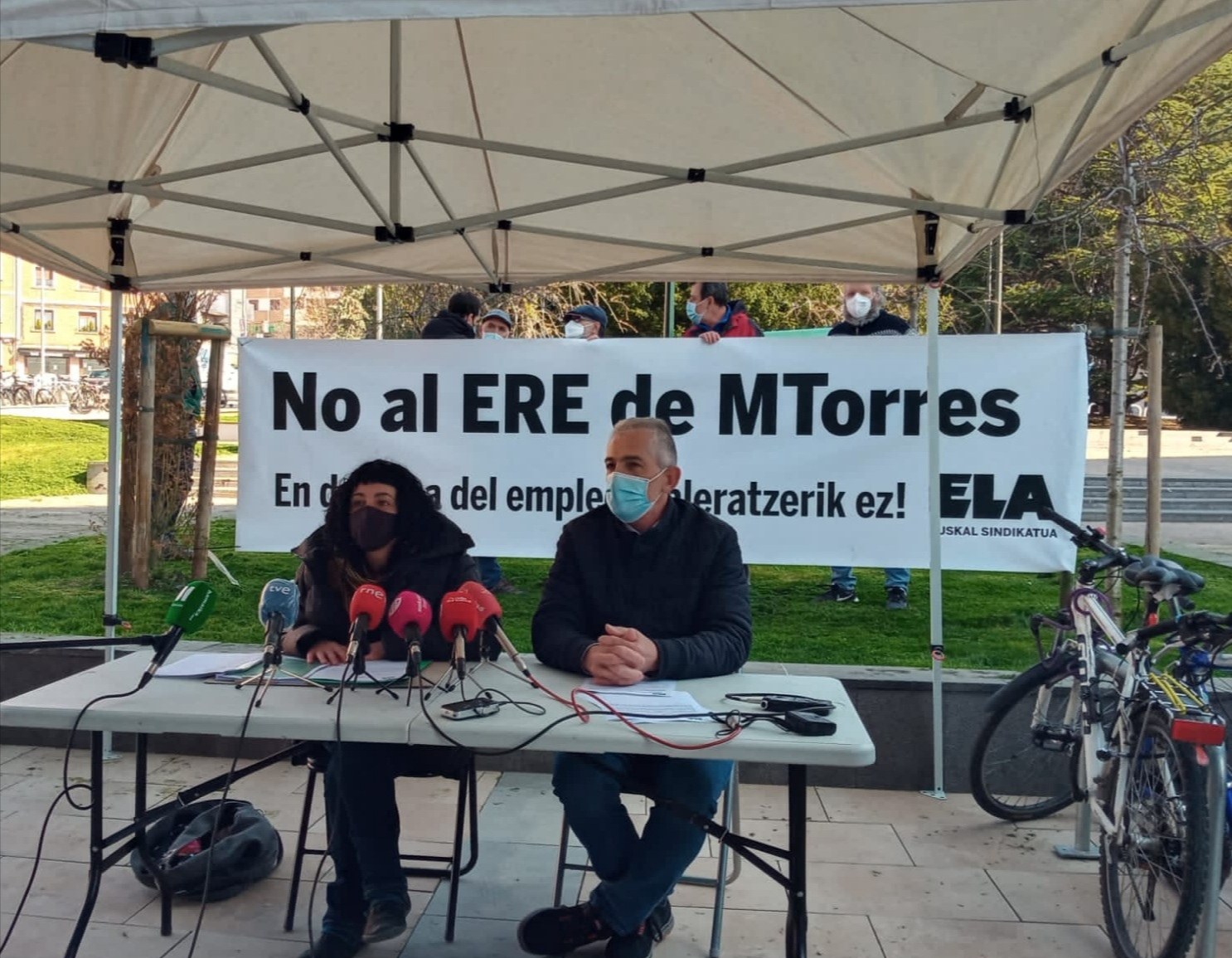 Recogidas miles de firmas en apoyo a la plantilla de Mtorres