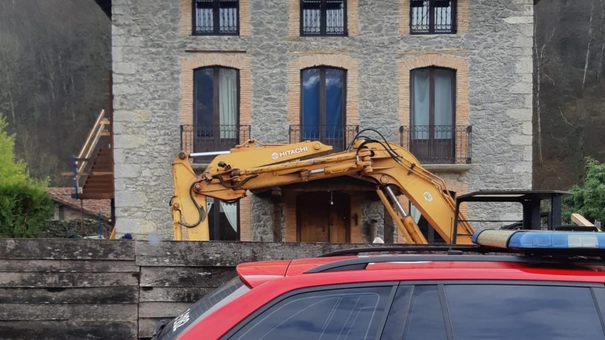 Un empleado de 42 años ha fallecido mientras trabajaba en una vivienda de Arribe Un empleado de 42 años ha fallecido mientras trabajaba en una vivienda de Arribe