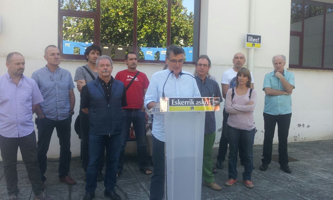 “Acaba el sumario de Egunkaria. Zorionak denoi”