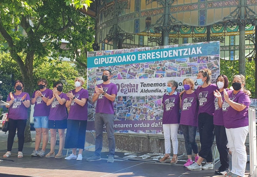 250 días de huelga en las residencias de Gipuzkoa: “Señor Olano, siéntese a negociar; nos debe un modelo de residencias más justo y humano”, ha reclamado Mitxel Lakuntza