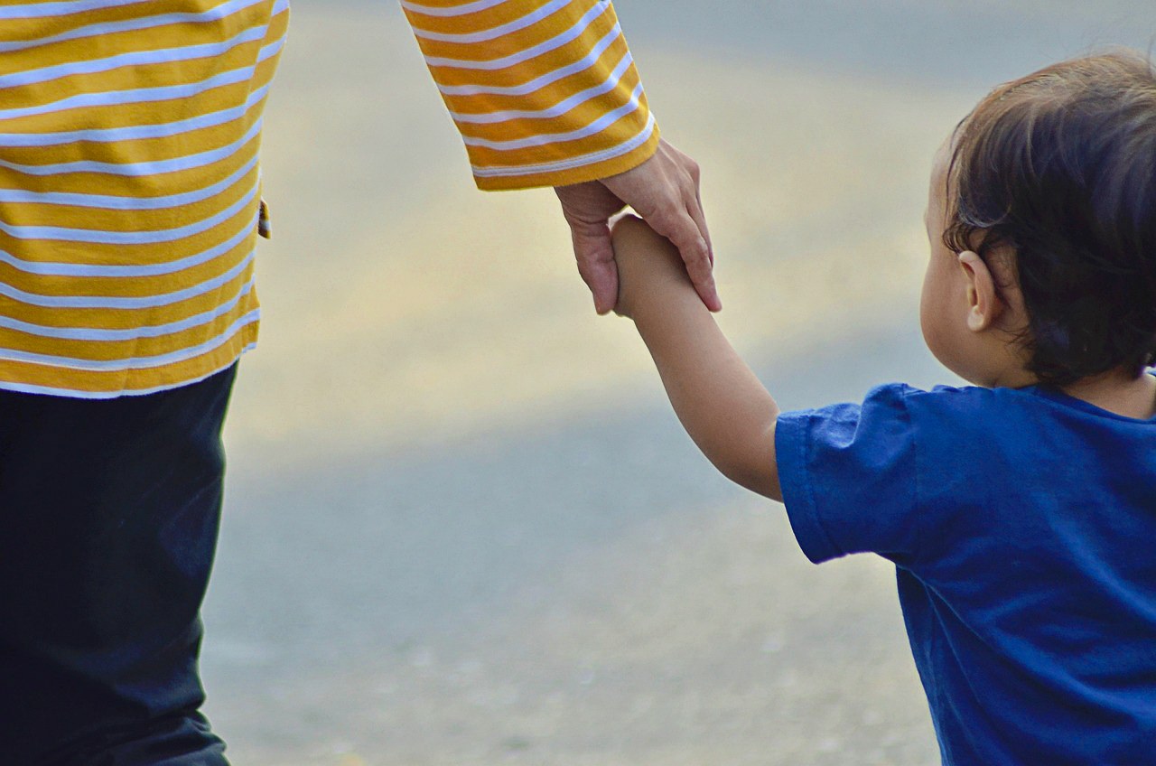 A Europa, contra la triple discriminación de las familias monomarentales A Europa, contra la triple discriminación de las familias monomarentales