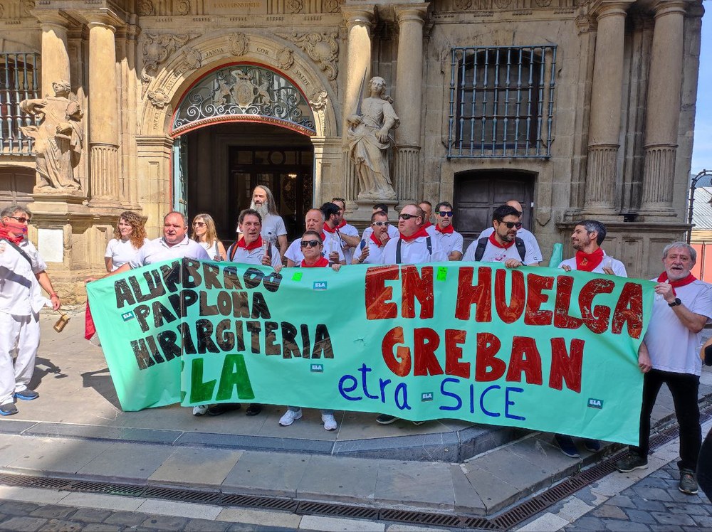 Acción para denunciar que el Ayuntamiento y la empresa están bloqueando la negociación