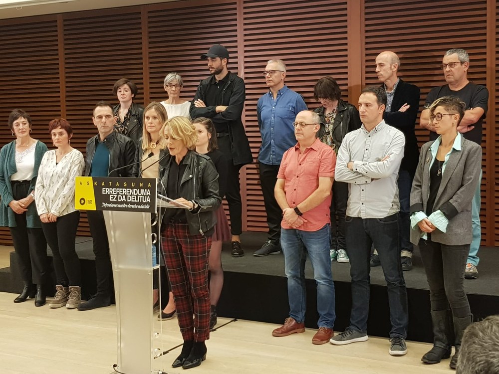 Agentes políticos, sociales, culturales y sindicales presentan el manifiesto “Libertad. Por una solución política” y llaman a la manifestación convocada por Gure Esku