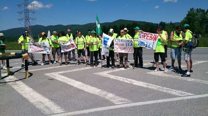 Al cumplirse 100 días de huelga, los trabajadores de Lazaro Echeverria de Altsasua inician una marcha hasta Iruñea