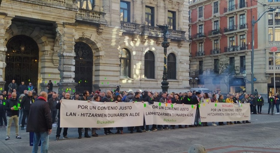 Amplio seguimiento de la huelga de Bizkaibus