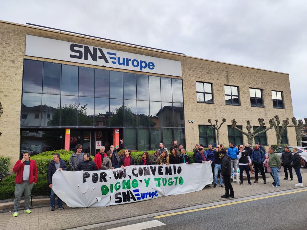 Amplio seguimiento de la jornada de huelga de la plantilla de SNA Europe (antigua Palmera), de Irún