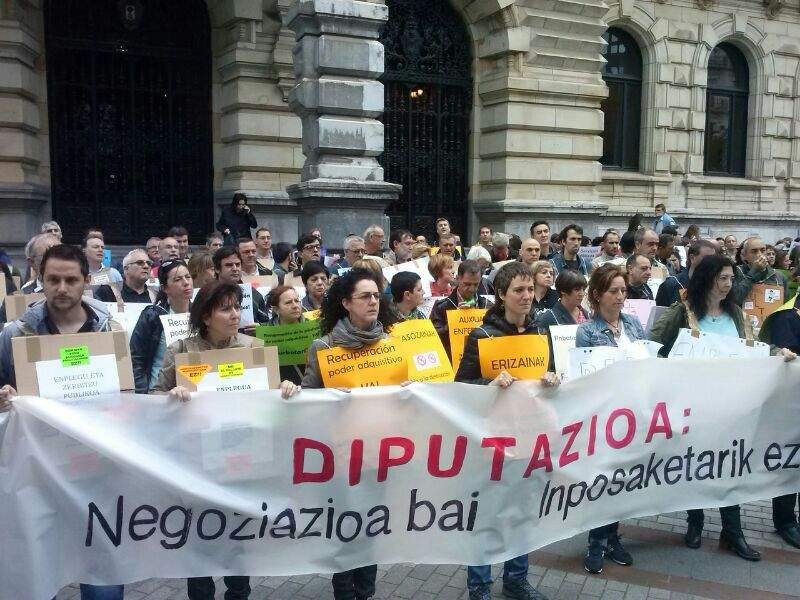 Manifestación de los trabajadores/as de la Diputación de Bizkaia