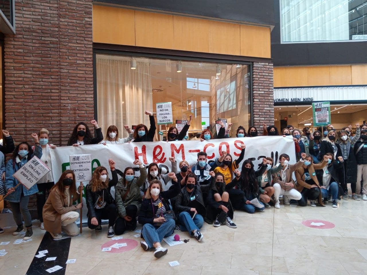 Arranca con un amplio seguimiento la huelga indefinida en las tiendas de H&M