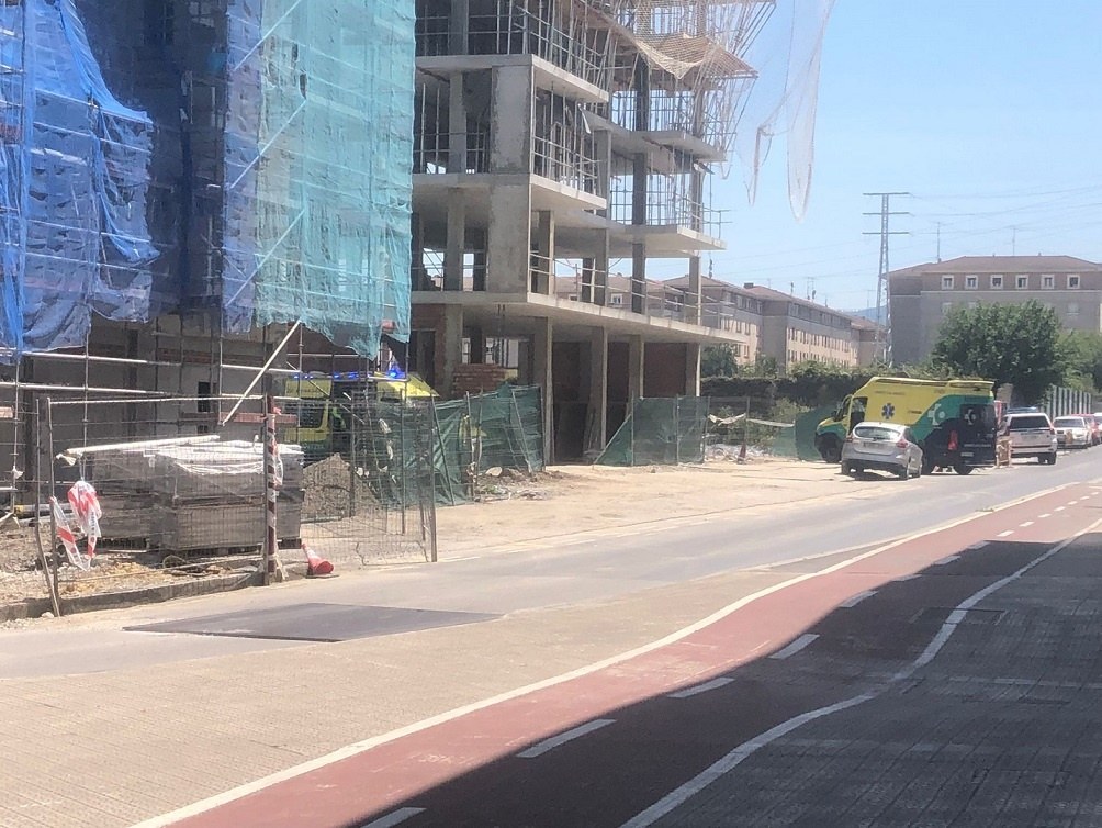 Caen tres trabajadores desde un andamio en Durango Caen tres trabajadores desde un andamio en Durango