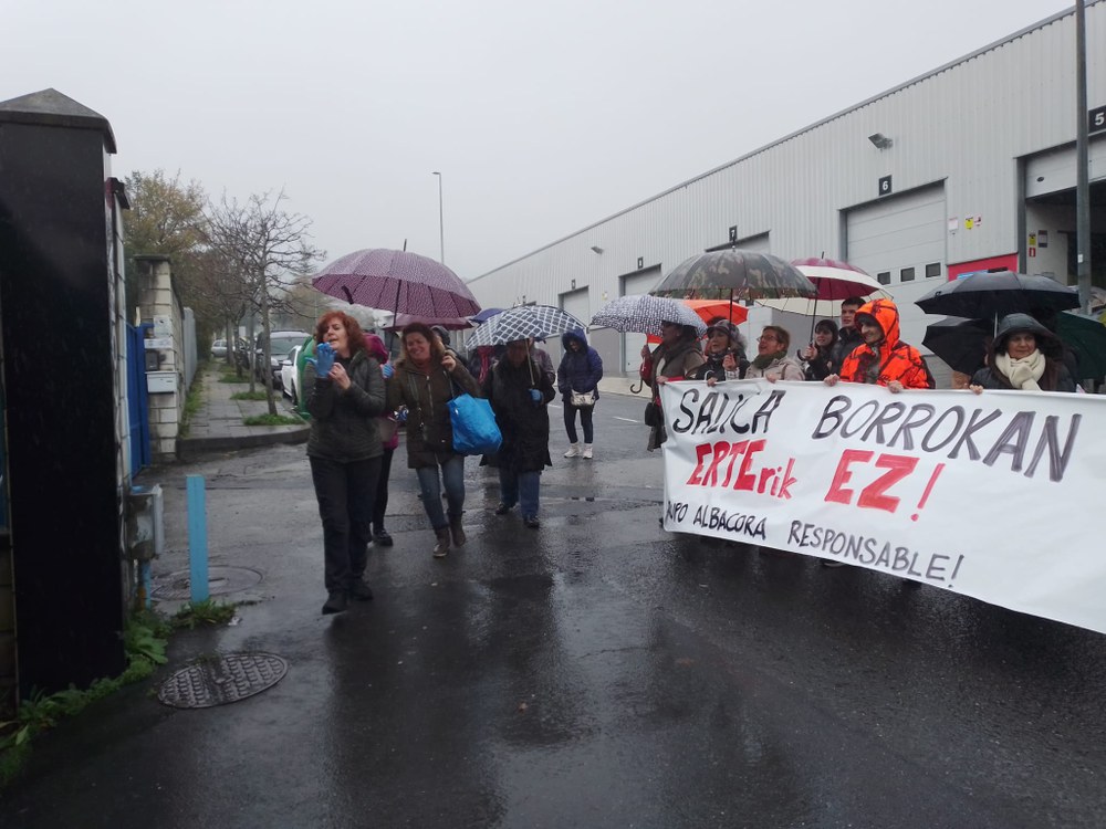 Carbón para la directiva de Salica en la manifestación contra el ERTE