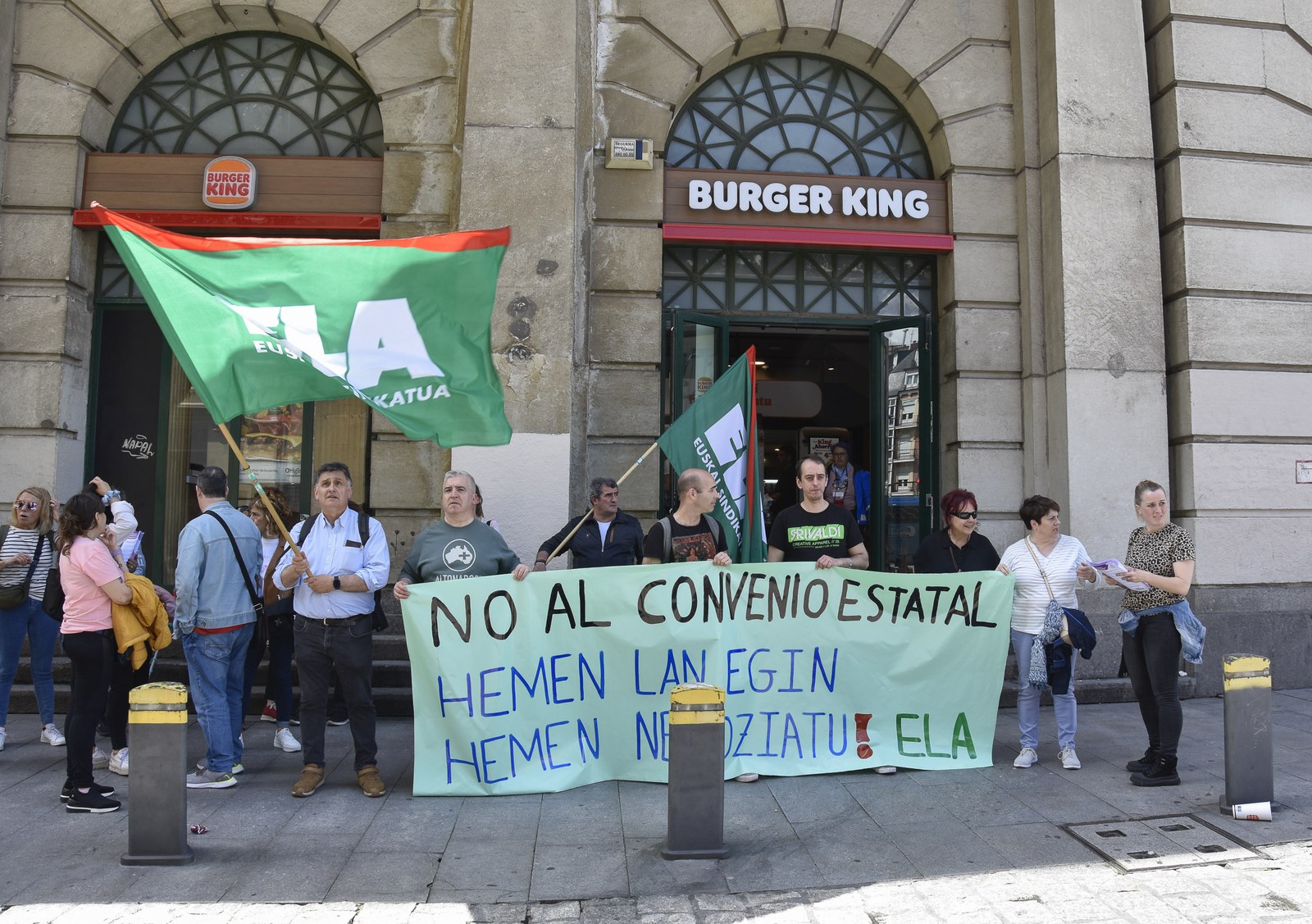 Colgados por un convenio precario Colgados por un convenio precario