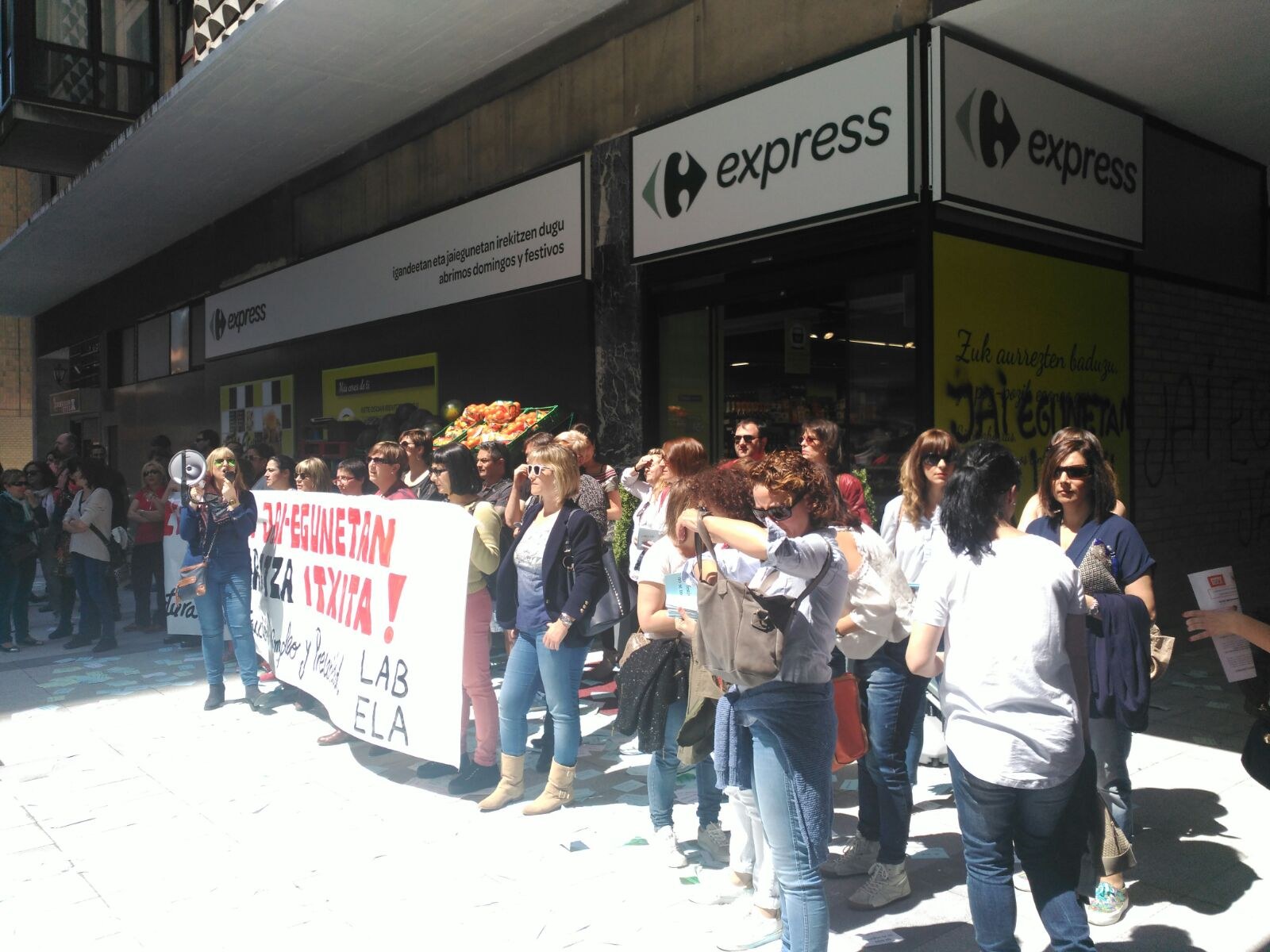 Concentración contra la apertura en domingos y festivos