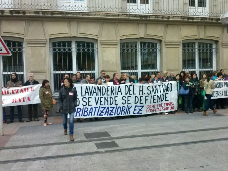 Concentración contra la privatización de la lavandería del Hospital Santiago