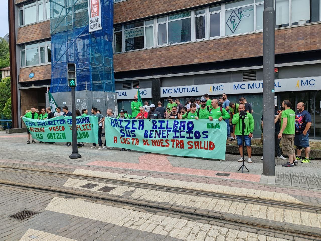 Concentración de ELA ante Inspección de Trabajo para denunciar negligencias en salud laboral Concentración de ELA ante Inspección de Trabajo para denunciar negligencias en salud laboral