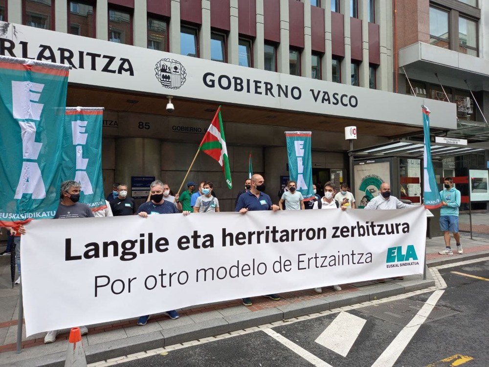 Concentración de ELA-Ertzaintza en defensa de otro modelo policial