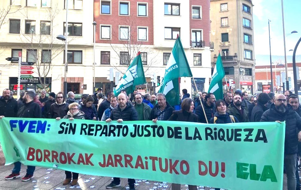 Concentración de ELA frente a la patronal del Metal de Bizkaia