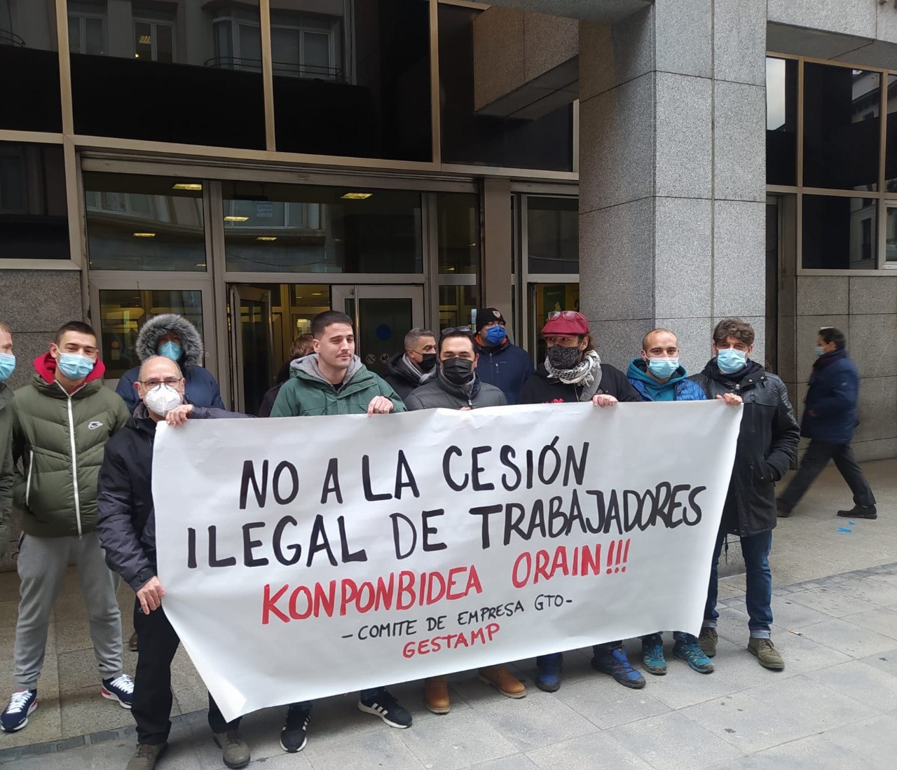 Concentración de la plantilla de GTO Gestamp Erandio contra el ERTE ante los juzgados de Bilbao Concentración de la plantilla de GTO Gestamp Erandio contra el ERTE ante los juzgados de Bilbao