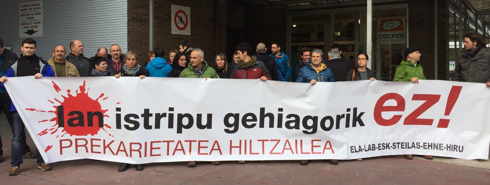 Concentración de protesta por el accidente laboral mortal de ayer en Dantxarinea