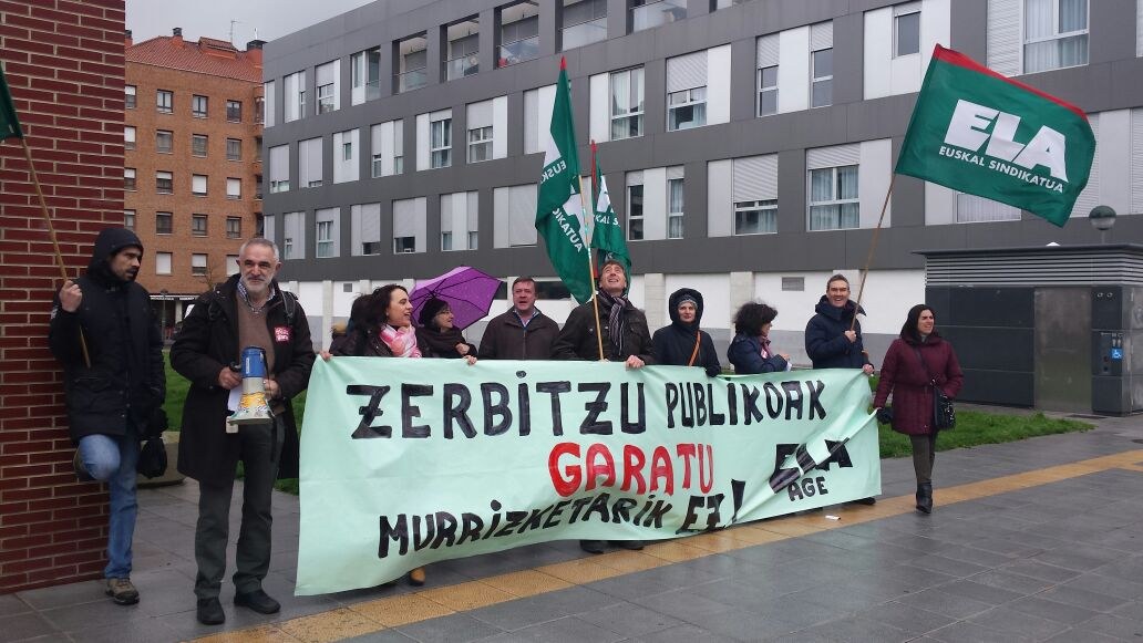 Concentración en Gasteiz de delegados/as de la Administración del Estado