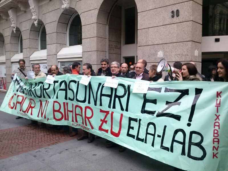 Concentración en protesta por el deterioro de las condiciones laborales en Kutxabank