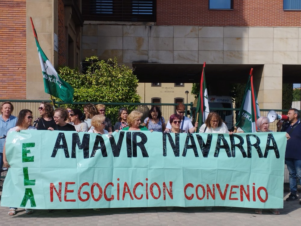 Concentración frente a la residencia de Oblatas para exigir que se renueve el convenio