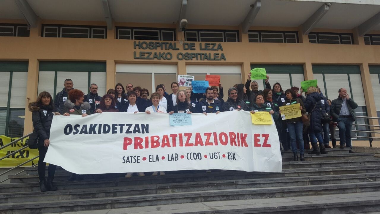 Concentración frente al Hospital de Leza contra las privatizaciones Concentración frente al Hospital de Leza contra las privatizaciones