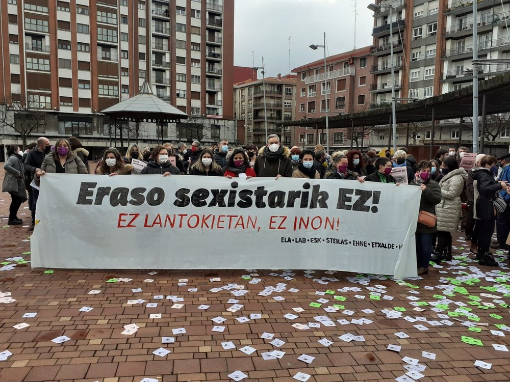 Concentración en Sestao para denunciar la agresión sexual a una trabajadora en Metro Bilbao