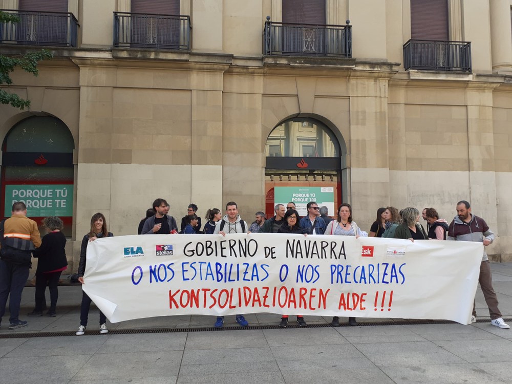 Concentración para exigir al Gobierno de Navarra la estabilización del empleo temporal de la Administración