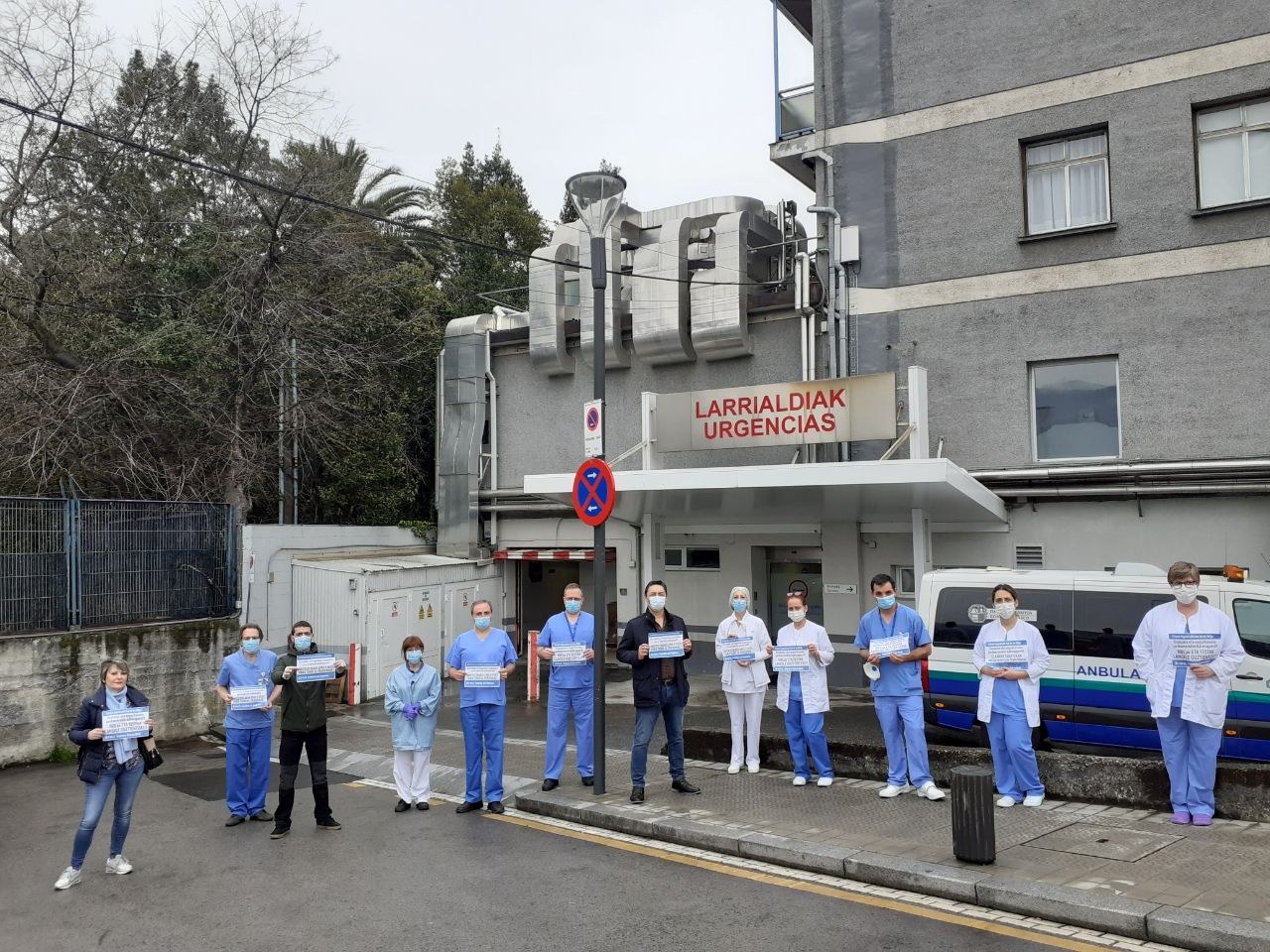 Concentraciones ante clínicas de IMQ para denunciar la muerte de una sanitaria y la falta de medidas de protección para el ejercicio profesional Concentraciones ante clínicas de IMQ para denunciar la muerte de una sanitaria y la falta de medidas de protección para el ejercicio profesional