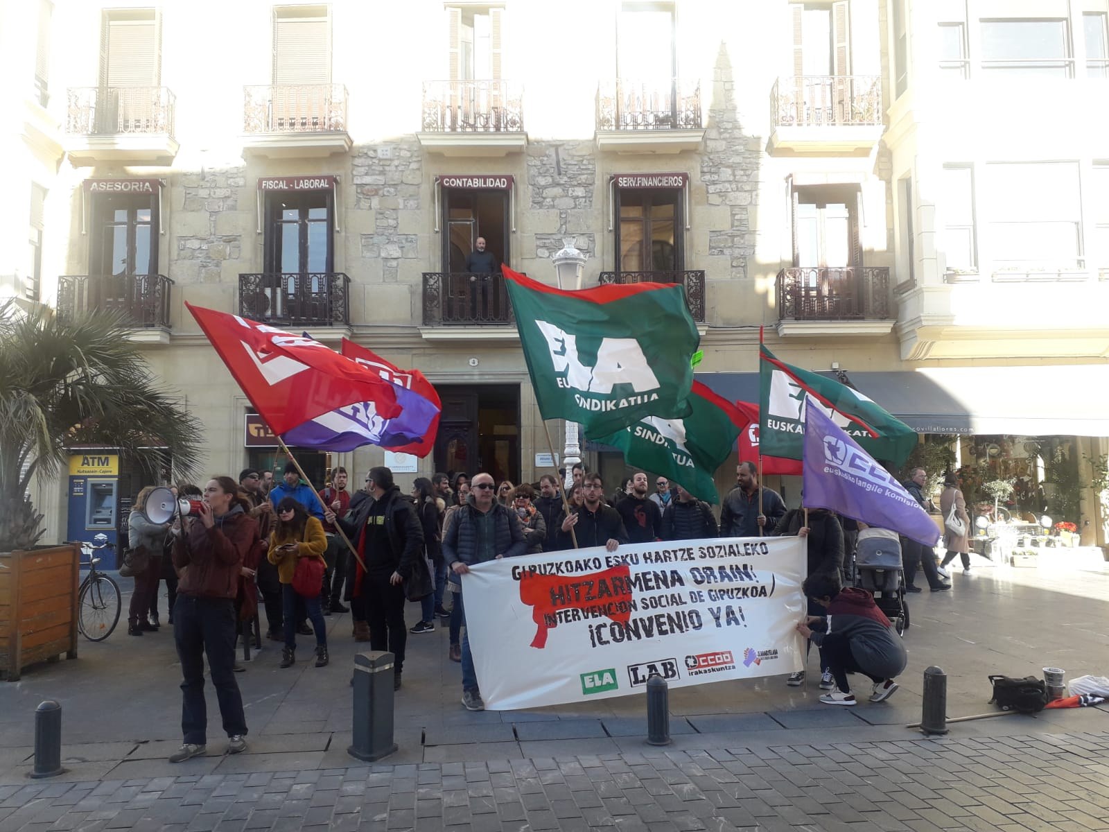Concentraciones de la plantilla de Intervención Social de Gipuzkoa en defensa del convenio Concentraciones de la plantilla de Intervención Social de Gipuzkoa en defensa del convenio