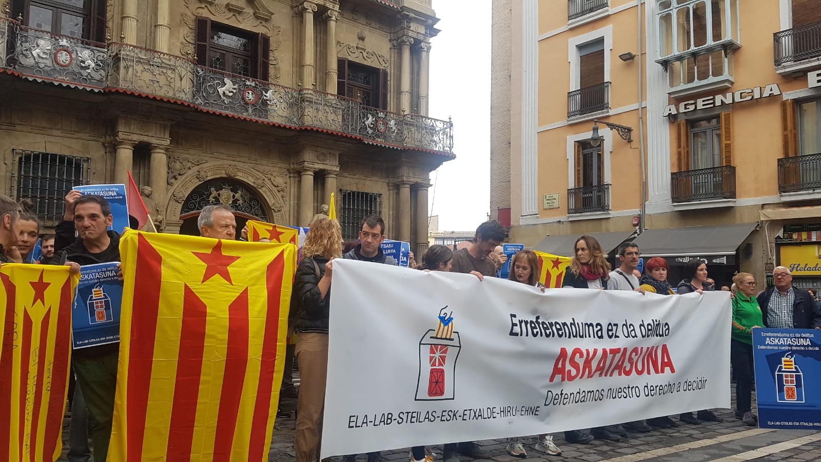 Concentraciones en los centros de trabajo en solidaridad con Catalunya
