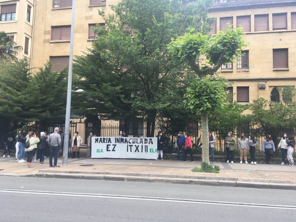 Concentraciones en protesta por el cierre del colegio María Inmaculada, de Donostia