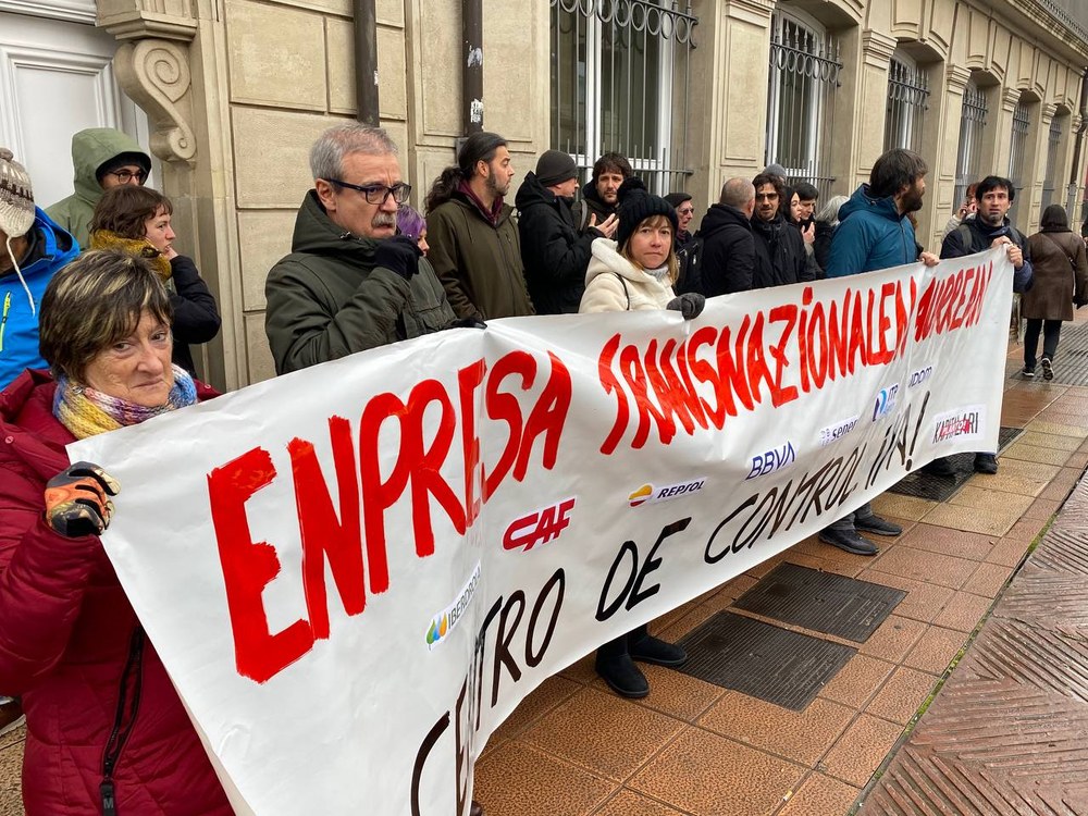 Convocados por EH Kapitalari Planto!, han exigido un Centro Vasco de Empresas Transnacionales y DDHH