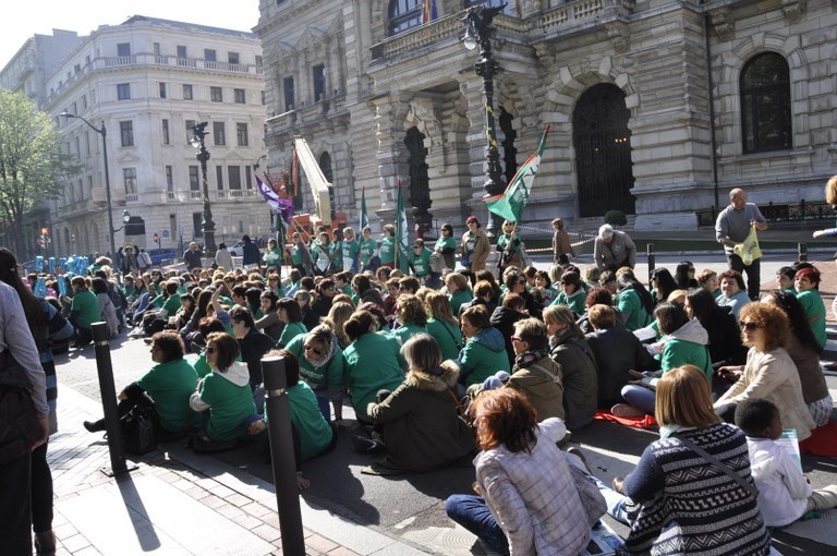 Delegadas de las residencias de Bizkaia llevan sus reivindicaciones a Emakunde