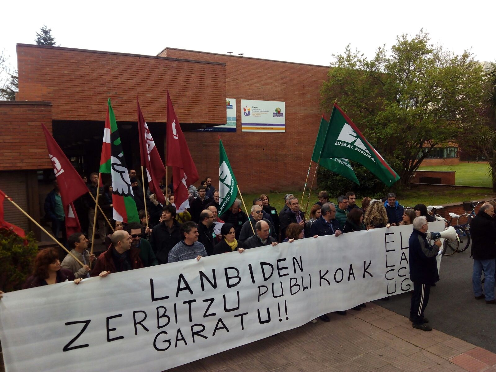 Denuncian la desorganización y caos en Lanbide