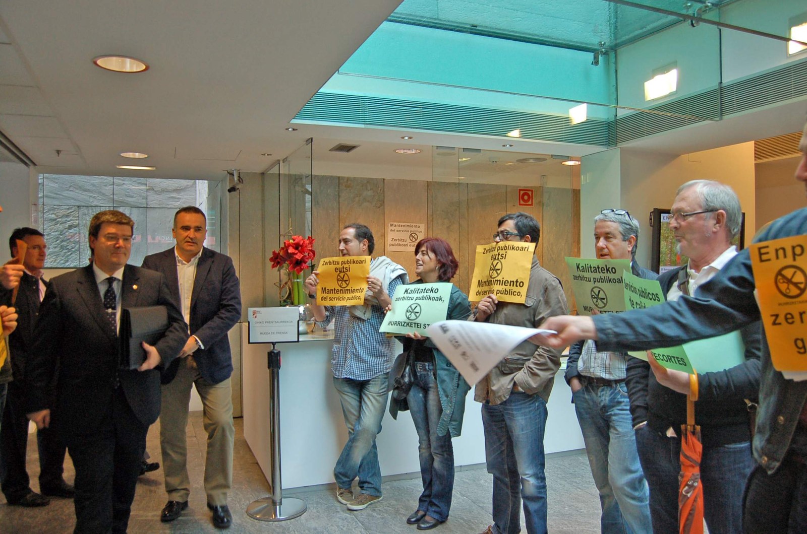 Los recortes provocan una reducción de la contratación de personal  en la Diputación de Bizkaia