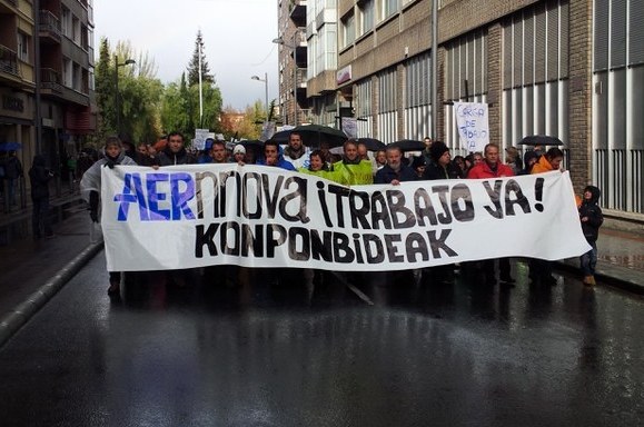 Cientos de manifestantes arropan a los trabajadores/as de Aernnova