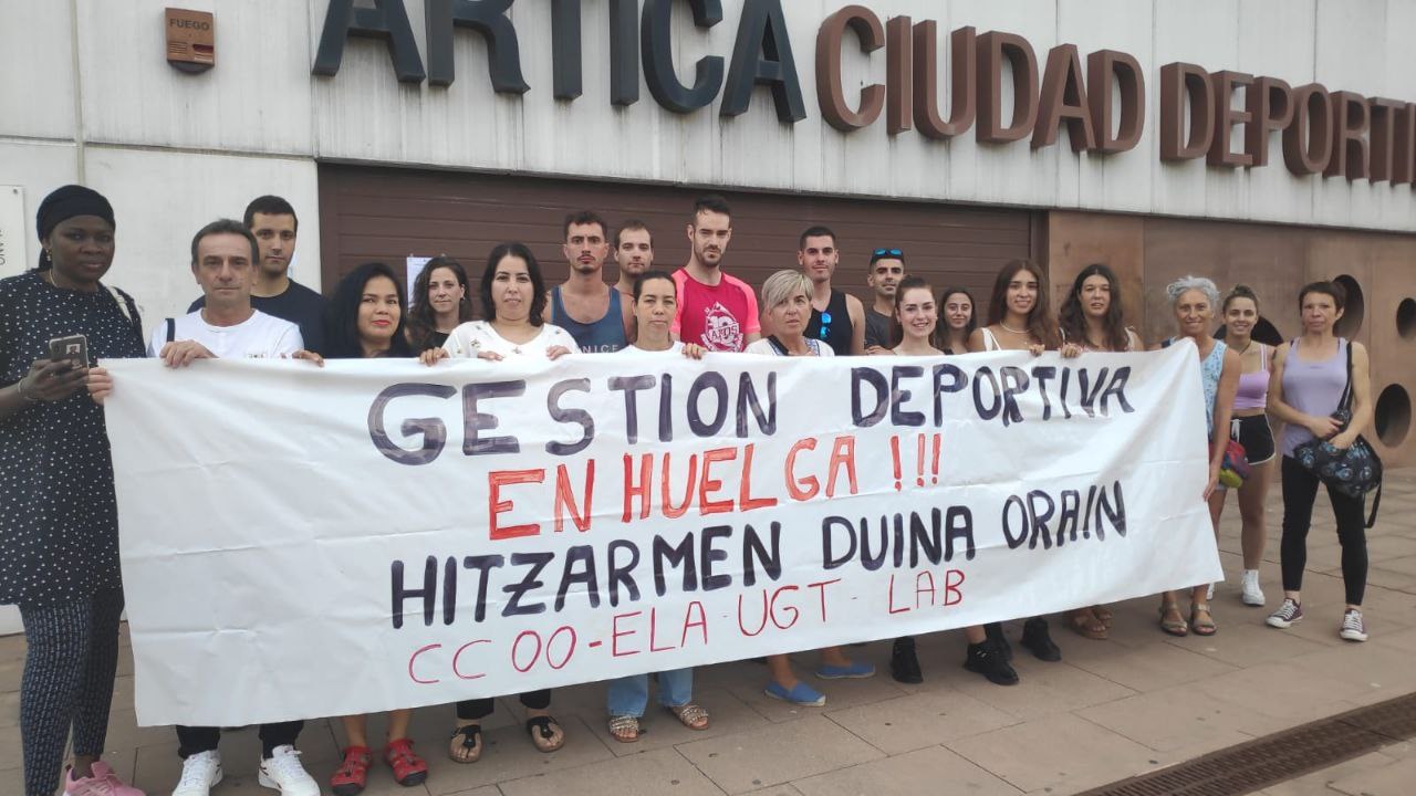 El amplio respaldo a la huelga de Gestión Deportiva obliga a cerrar numerosas piscinas en Navarra El amplio respaldo a la huelga de Gestión Deportiva obliga a cerrar numerosas piscinas en Navarra