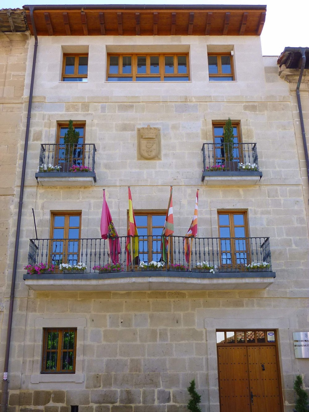 El Ayuntamiento pretende bajar el salario de toda la plantilla