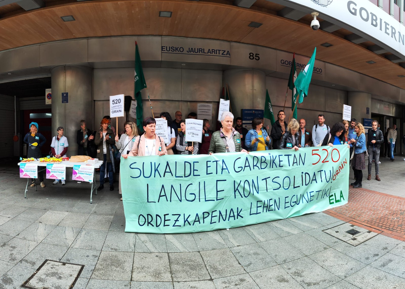 El Departamento de Educación sigue sin pronunciarse tras otras cinco jornadas de huelga del personal de cocina y limpieza de la educación pública