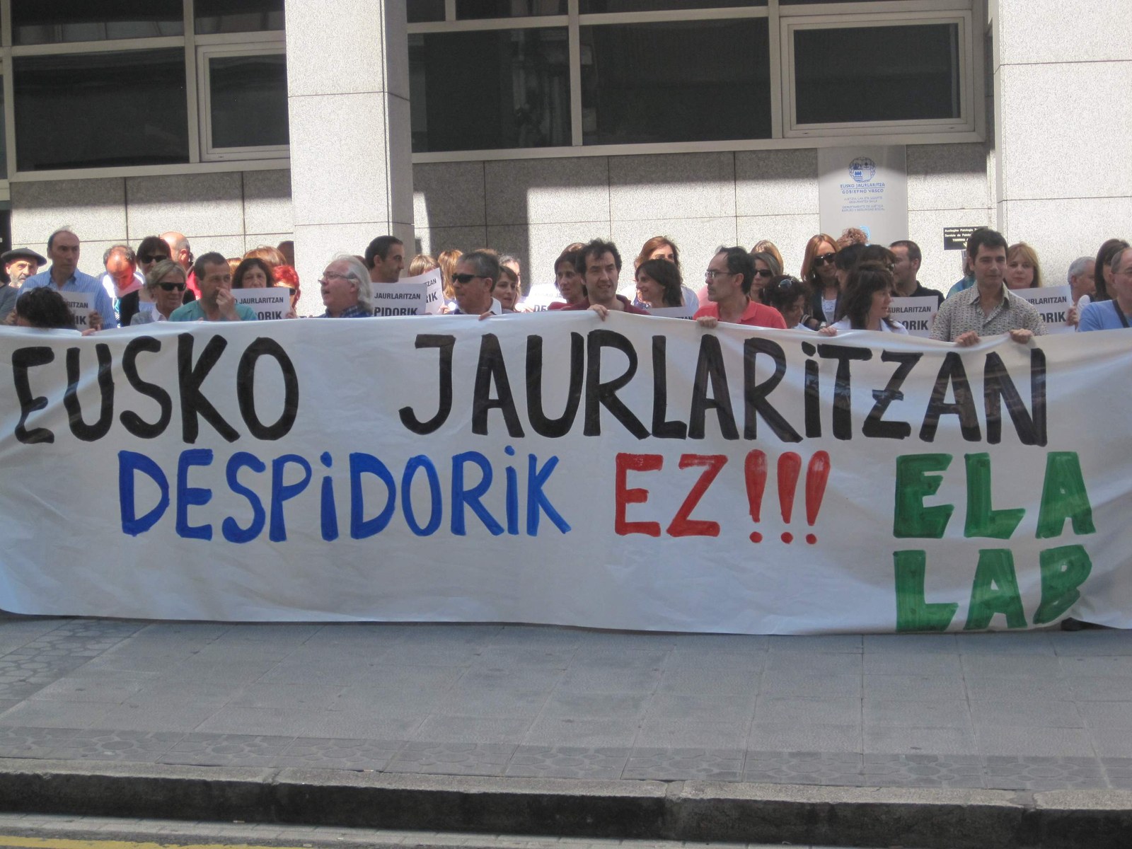 El Departamento de Justicia del Gobierno Vasco despide a un Auxiliar de Autopsias para garantizar la subida de sueldo a dos plazas de Médicos Forenses Expertos