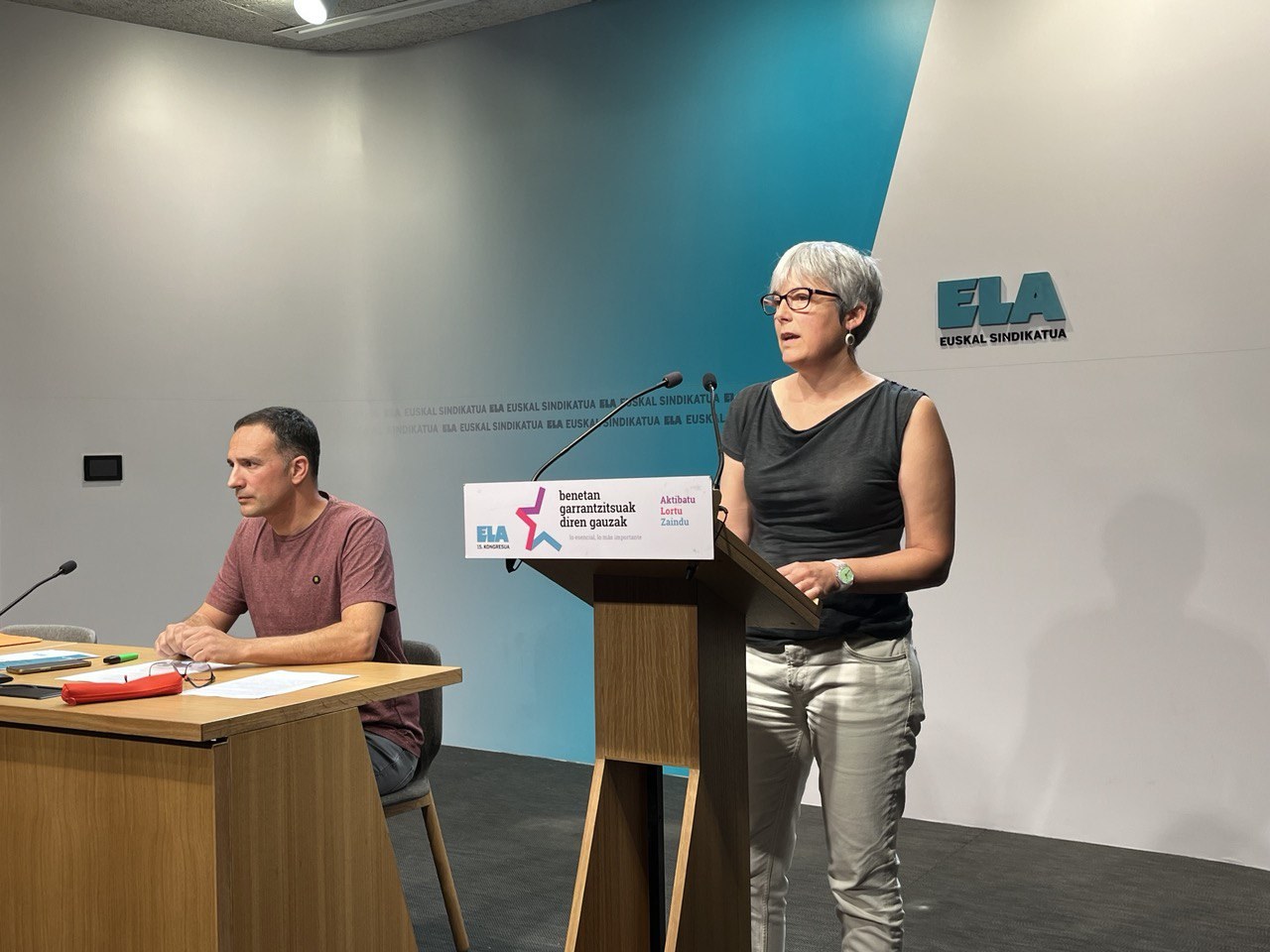 El documento que ELA ha entregado al lehendakari recoge más de 80 medidas para abordar un cambio en la política vasca El documento que ELA ha entregado al lehendakari recoge más de 80 medidas para abordar un cambio en la política vasca