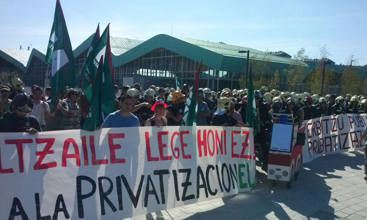 El Gobierno vasco aprueba el proyecto de ley de bomberos/as que abre la puerta a la privatización encubierta del servicio y precariza las condiciones laborales