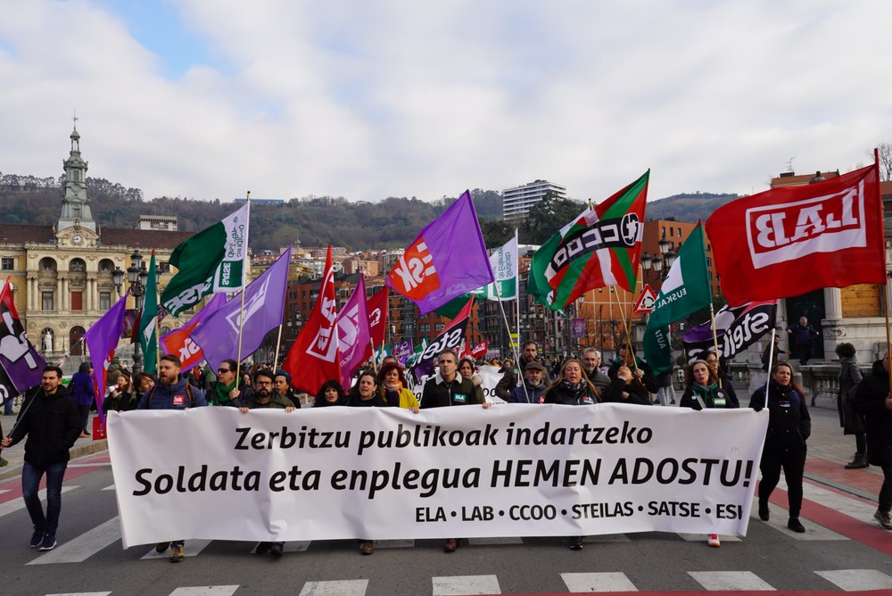 El Gobierno Vasco, Diputaciones y Ayuntamientos no tienen excusas para no acordar aquí el sueldo y el empleo de sus plantillas