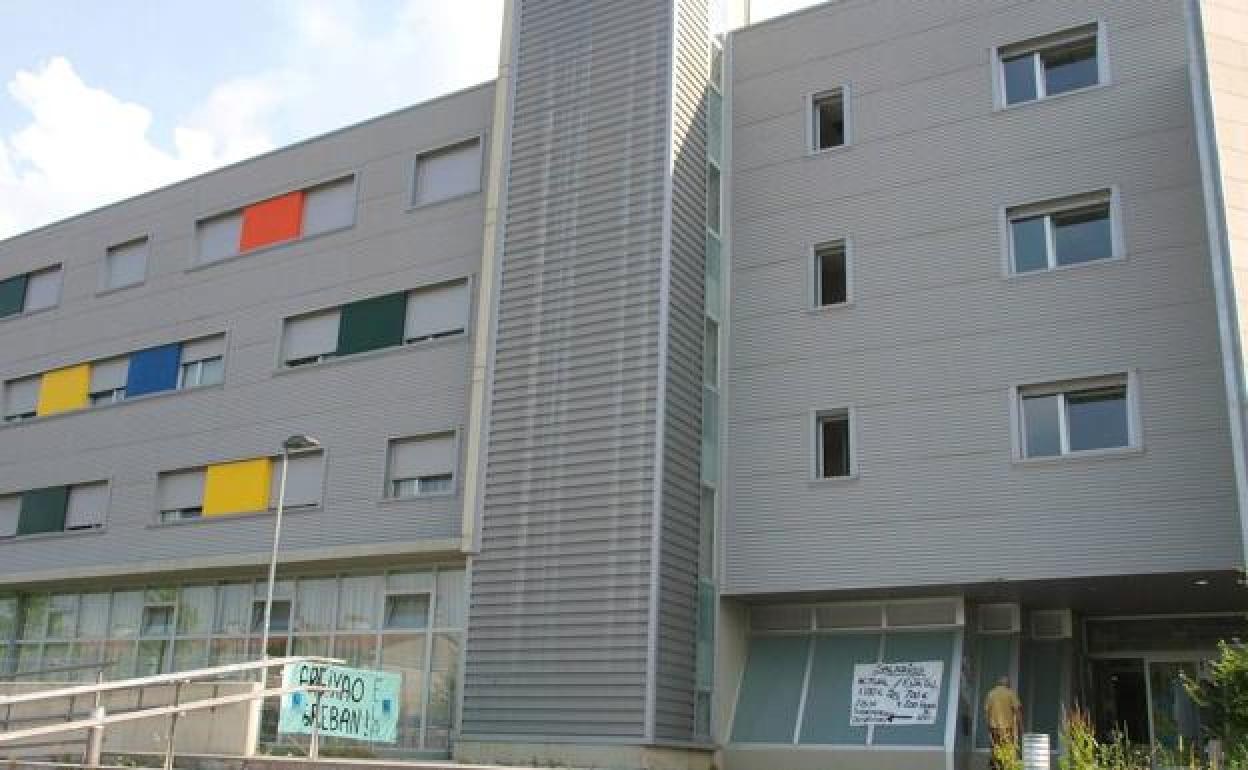 El Juzgado de lo Social de Eibar no adopta medidas cautelares en la residencia Argixao, de Zumarraga, aunque pospone su decisión final al 23 de abril El Juzgado de lo Social de Eibar no adopta medidas cautelares en la residencia Argixao, de Zumarraga, aunque pospone su decisión final al 23 de abril
