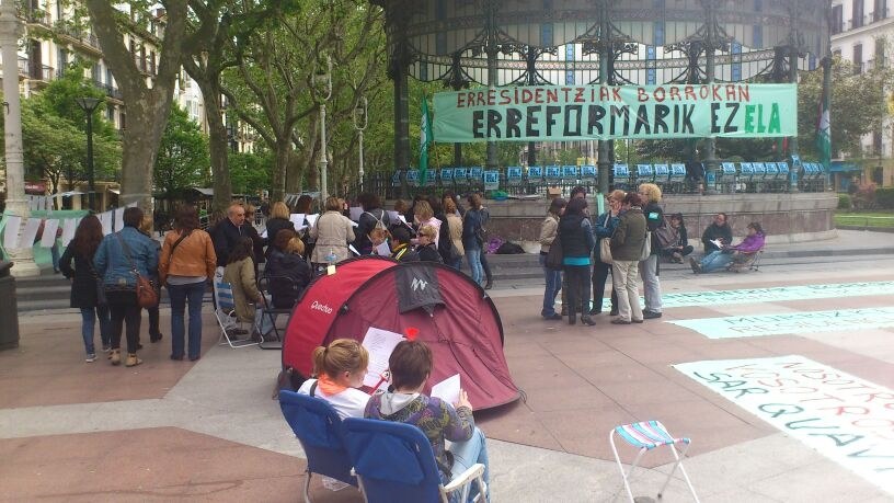 El personal de las residencias de Gipuzkoa ha iniciado hoy una huelga indefinida