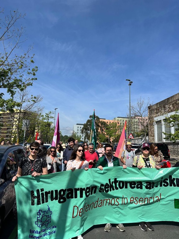 El preacuerdo firmado por CCOO, LAB y ESK supone una pérdida de hasta 6.000 euros para el personal